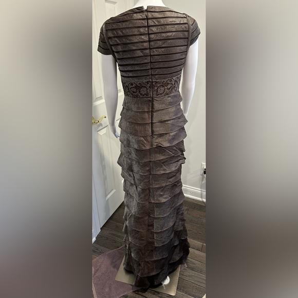 Adrianna Papell Occasional Tiered Ruffled Brown Metallic Gown Size 4 - Picture 2 of 7